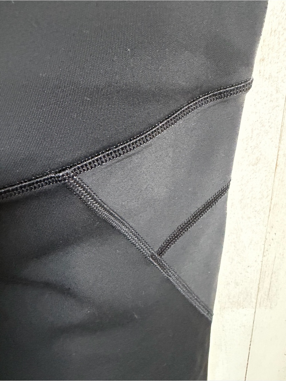 Athleta Black High-Rise Capri Workout Leggings 0394 - Picture 3 of 5